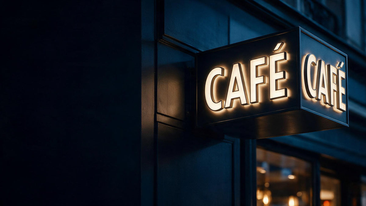Enseigne lumineuse - café drapeau lumineux la nuit