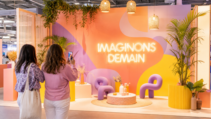 Phrase décorative sur le mur de marque
