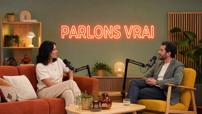Phrase décorative derrière les invités