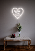 Néon Follow Your Heart allumé