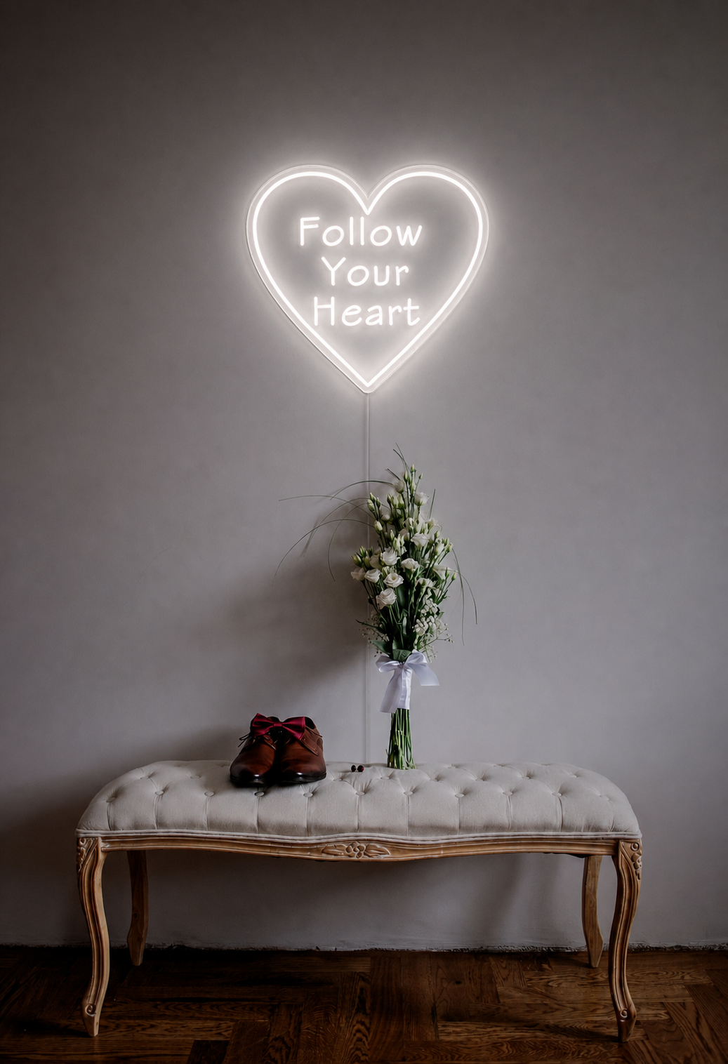 Néon Follow Your Heart allumé